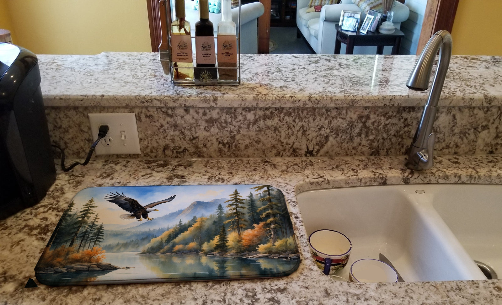 Caroline's Treasures Eagle in Flight Dish Drying Mat