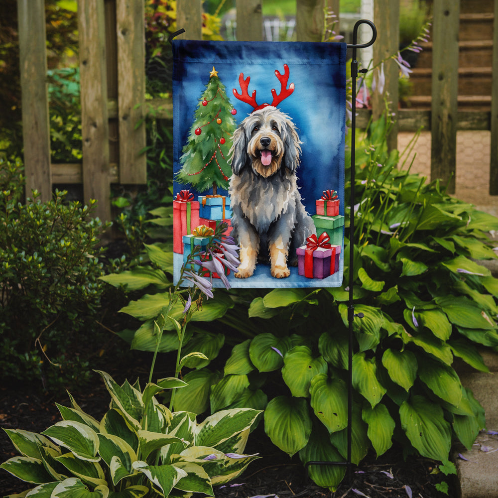 Caroline's Treasures Bergamasco Christmas Garden Flag – Dog in Reindeer Antlers with Tree & Gifts