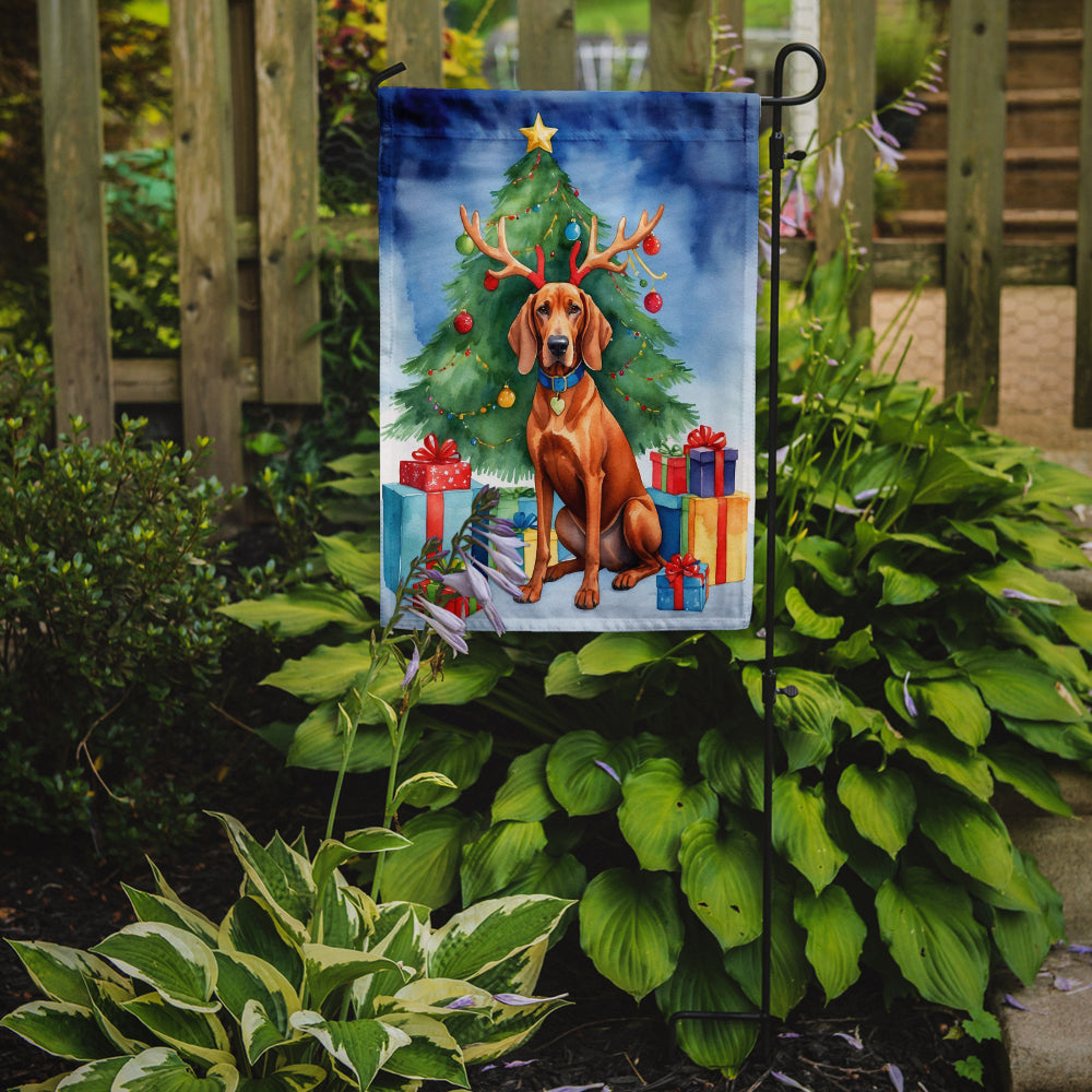 Caroline's Treasures Redbone Coonhound Christmas Garden Flag – Dog in Reindeer Antlers with Tree & Gifts