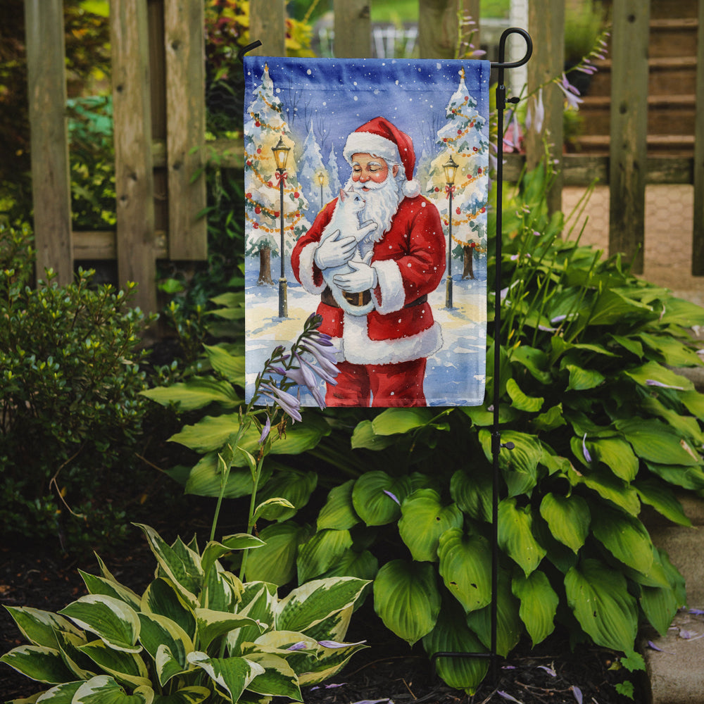 Caroline's Treasures Khao Manee Cat with Santa Claus Garden Flag
