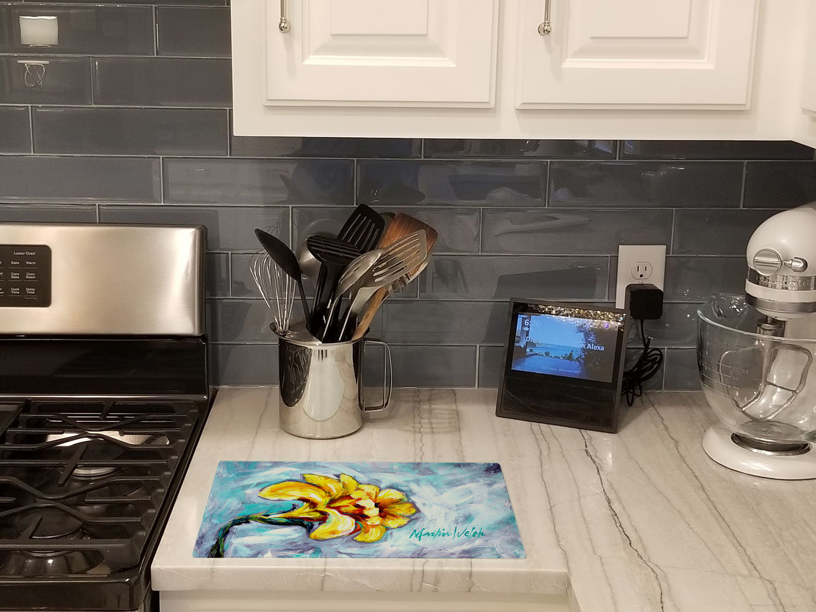 Caroline's Treasures Yellow Daffy Daffodils Glass Cutting Boards – Durable, Decorative Kitchen Art