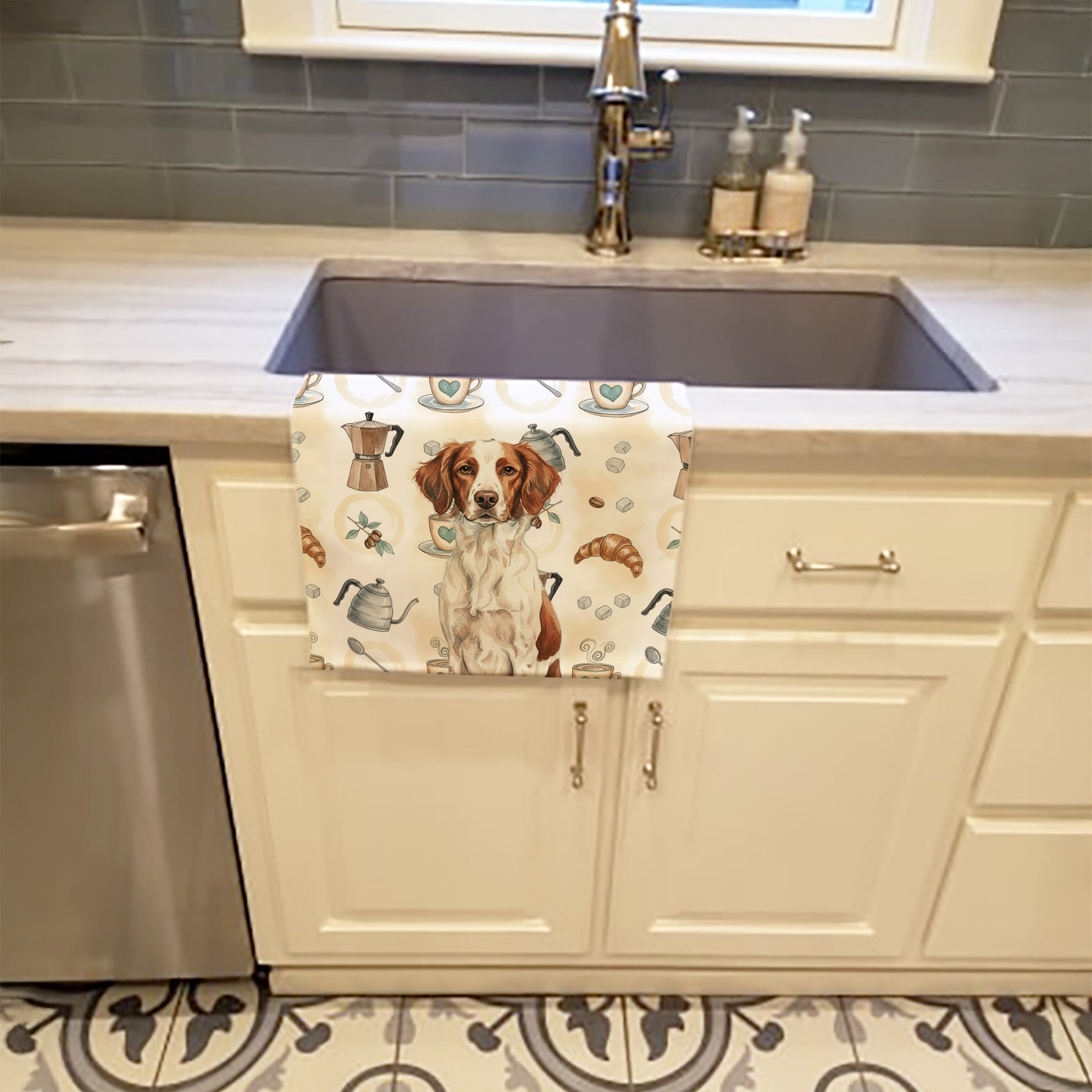 Caroline's Treasures Liver and White Brittany Coffee Bar Kitchen Towel