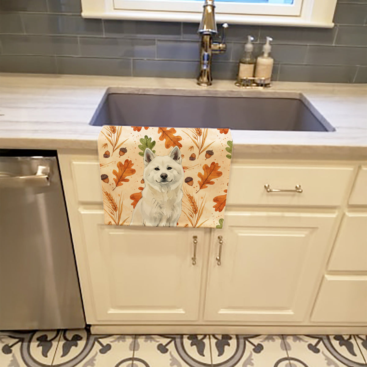Caroline's Treasures White Akita Heirloom Fall Kitchen Towel