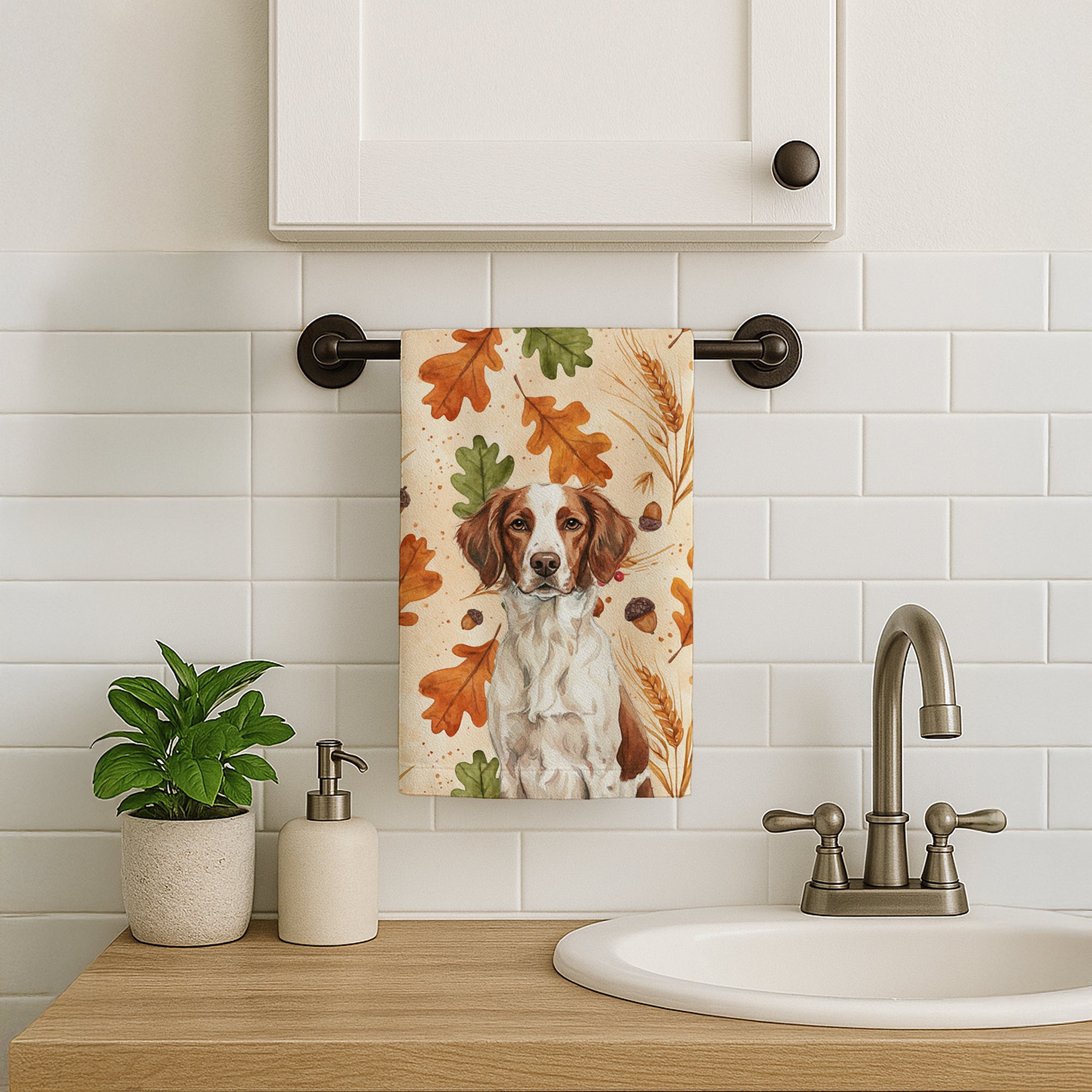 Caroline's Treasures Liver and White Brittany Heirloom Fall Kitchen Towel