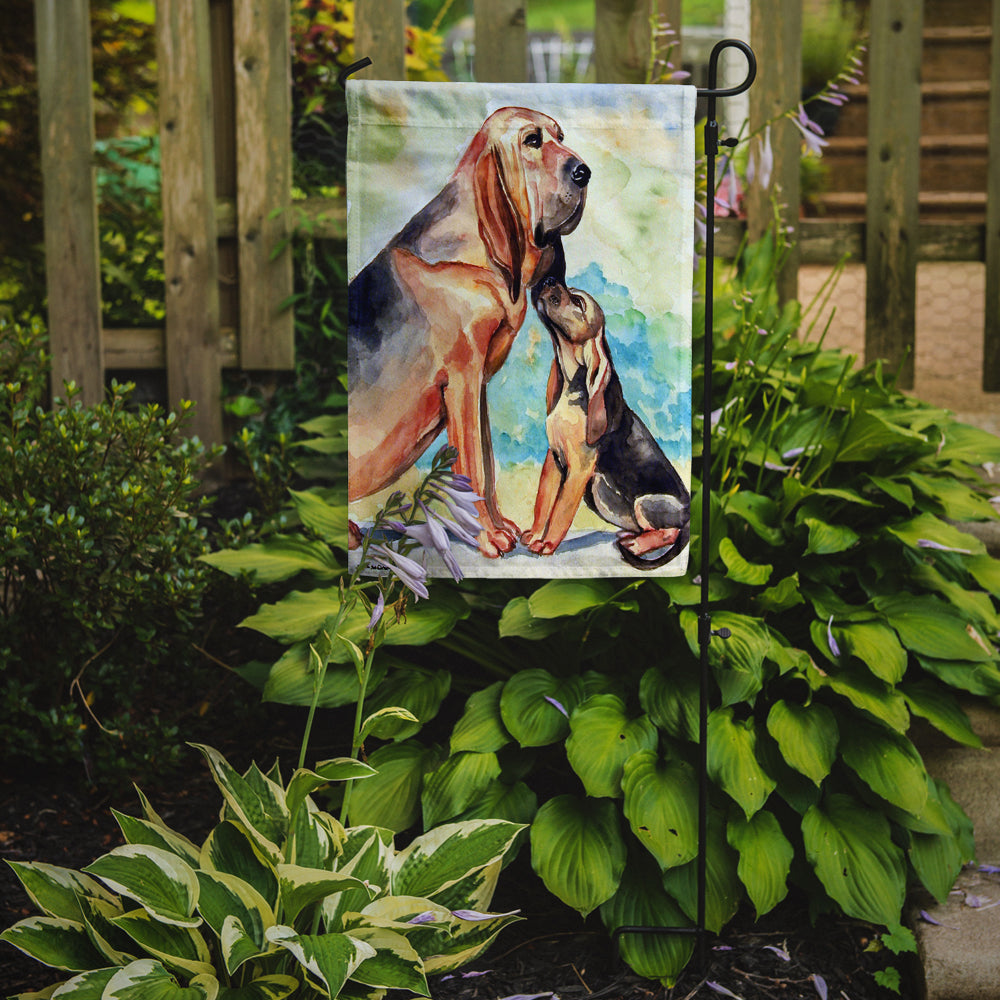 Bloodhound Momma's Love Flag Garden Size
