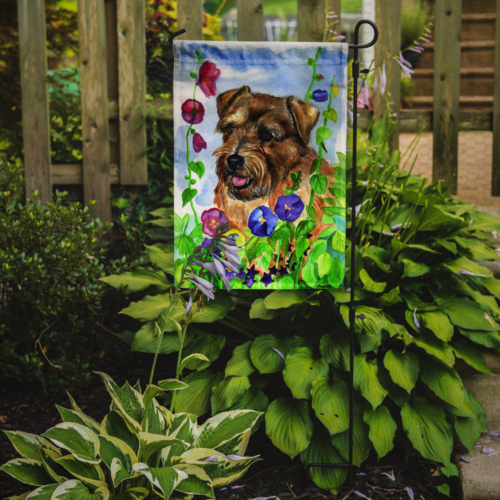 Taille du jardin du drapeau Norfolk Terrier