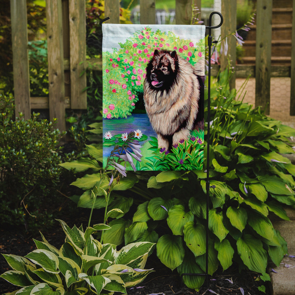 Caroline's Treasures Keeshond Garden Flag – Decorative Outdoor Yard Flag