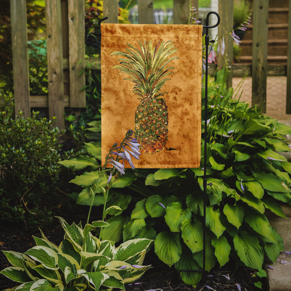Caroline's Treasures Pineapple Garden Flag – Decorative Outdoor Yard Flag