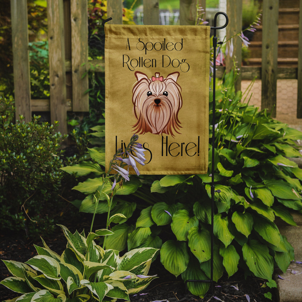 Yorkie Yorkshire Terrier Chien gâté vit ici Drapeau Jardin Taille BB1452GF