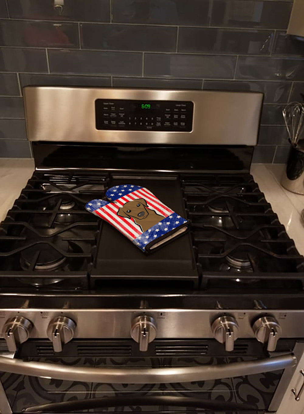 American Flag and Chocolate Labrador Oven Mitt BB2164OVMT