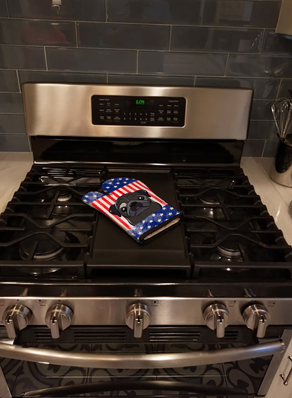 American Flag and Black Pug Oven Mitt BB2193OVMT  the-store.com.