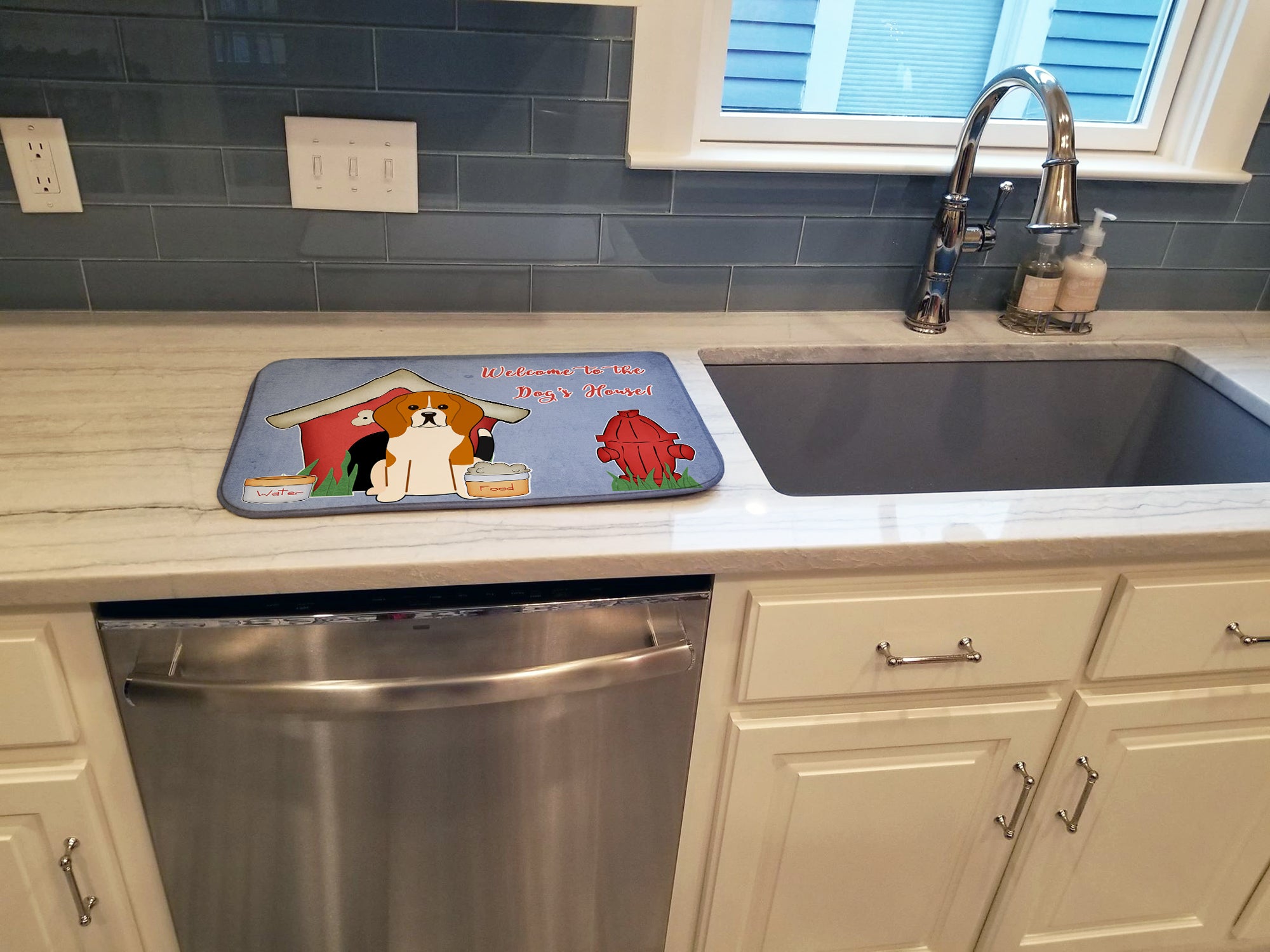 Dog House Collection Beagle Tricolor Dish Drying Mat BB2794DDM  the-store.com.