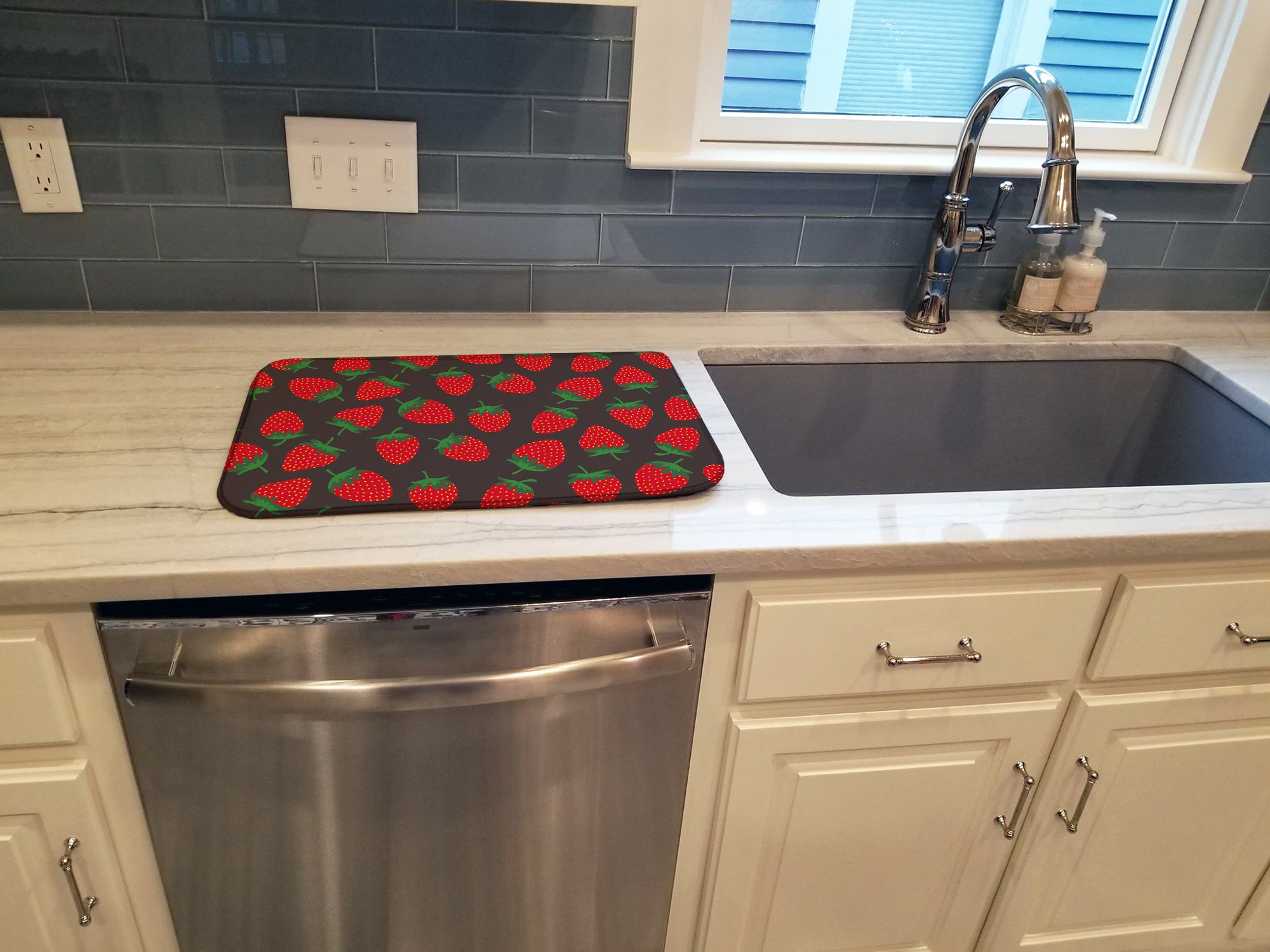 Strawberries on Gray Dish Drying Mat BB5137DDM