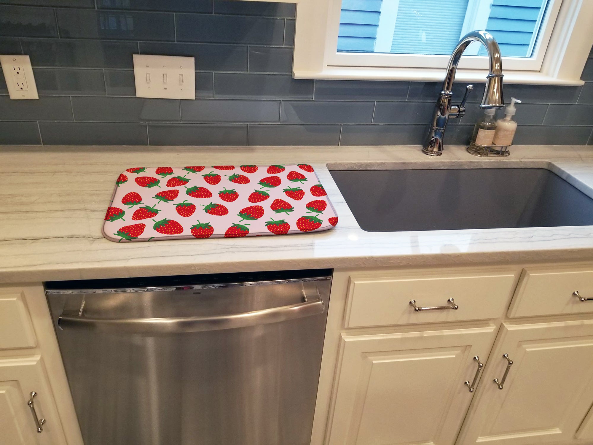 Strawberries on Pink Dish Drying Mat BB5146DDM
