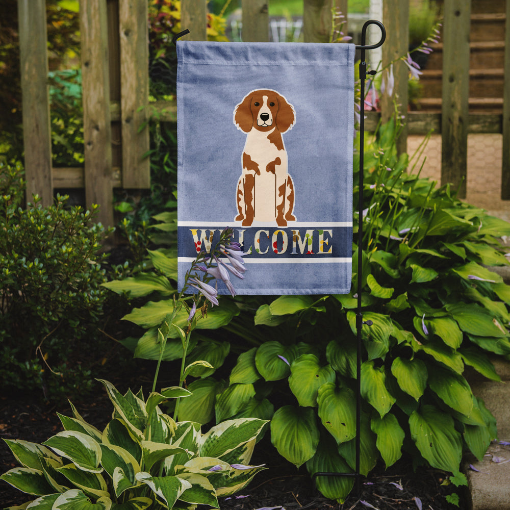 Caroline's Treasures Brittany Spaniel Welcome Garden Flag - Outdoor Decorative Yard Flag BB5653GF