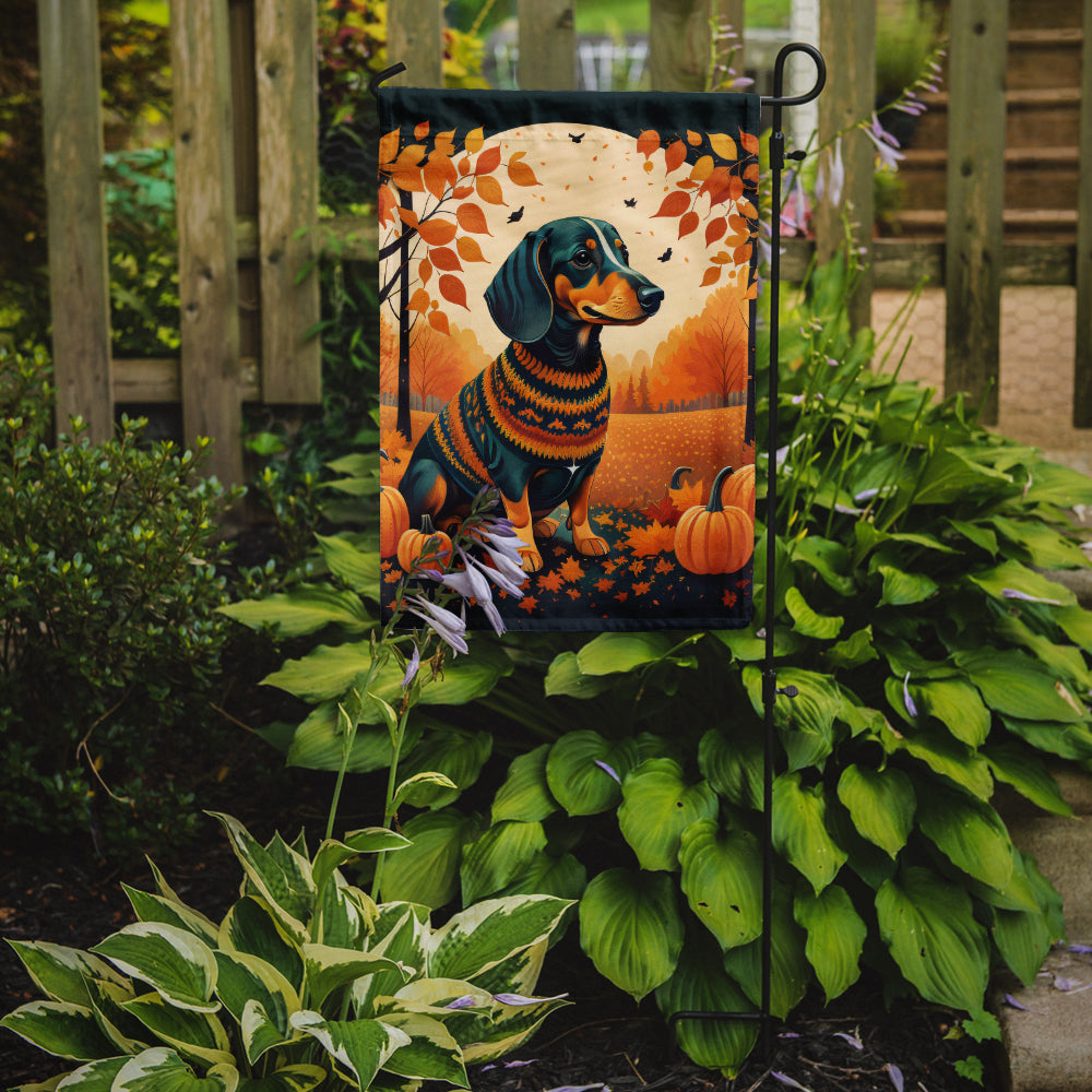 Caroline's Treasures Dachshund Fall Garden Flag – Dog Surrounded by Pumpkins & Autumn Leaves