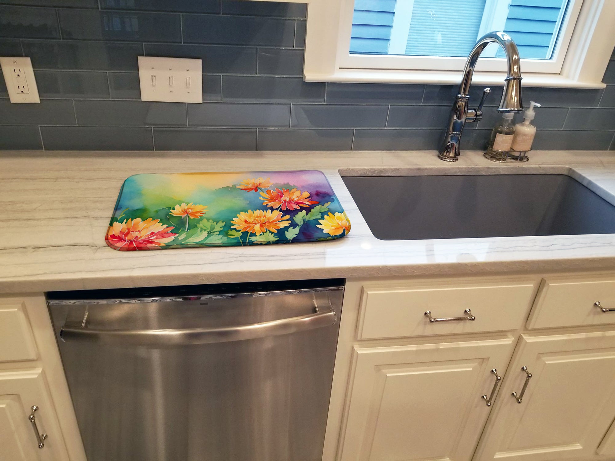Chrysanthemums in Watercolor Dish Drying Mat