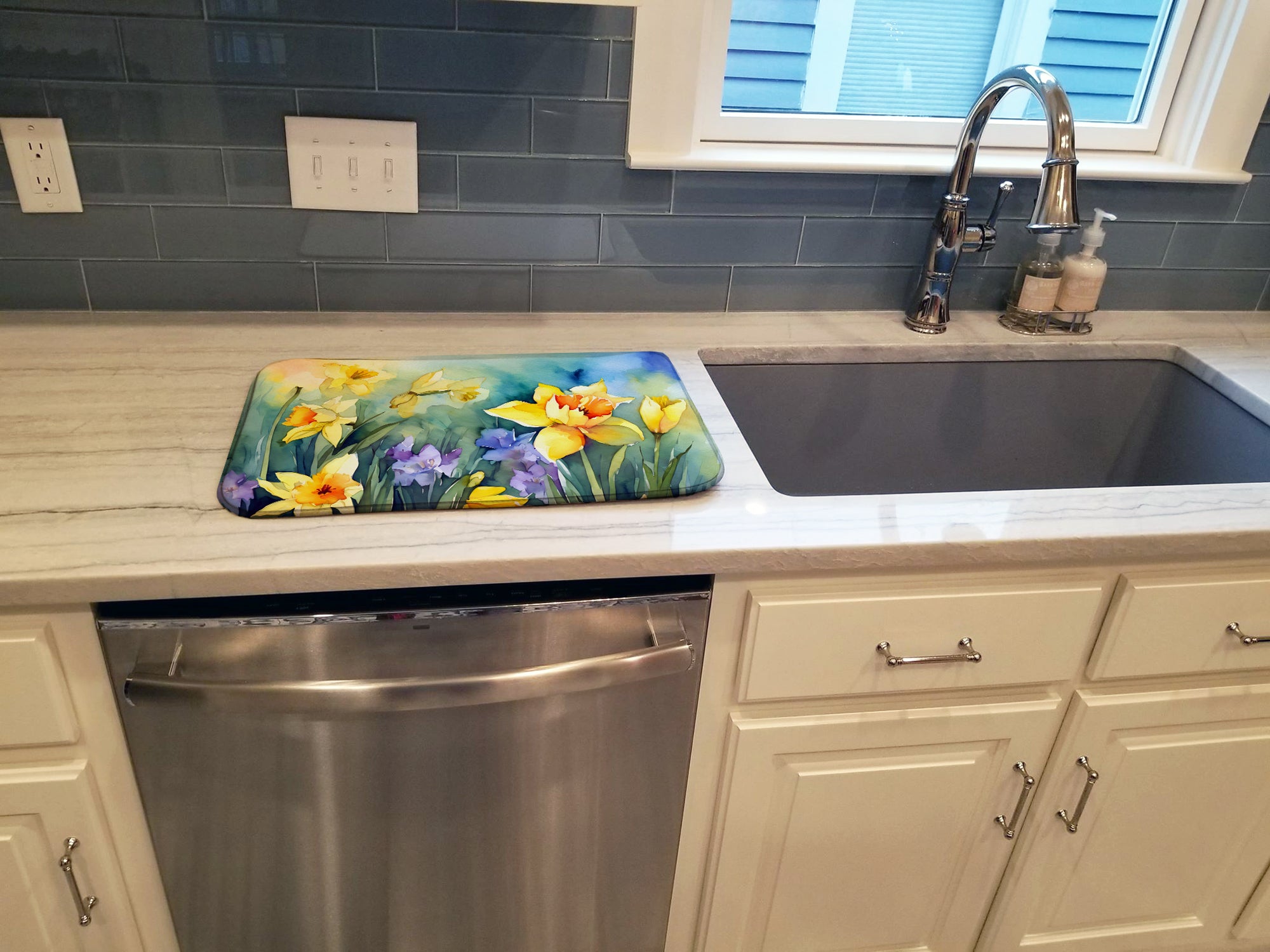 Daffodils in Watercolor Dish Drying Mat