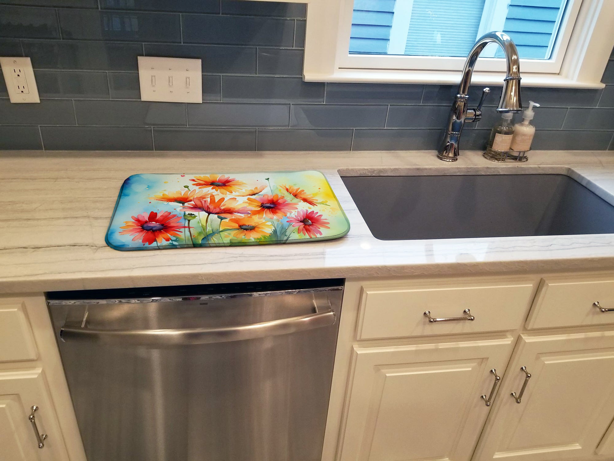 Gerbera Daisies in Watercolor Dish Drying Mat