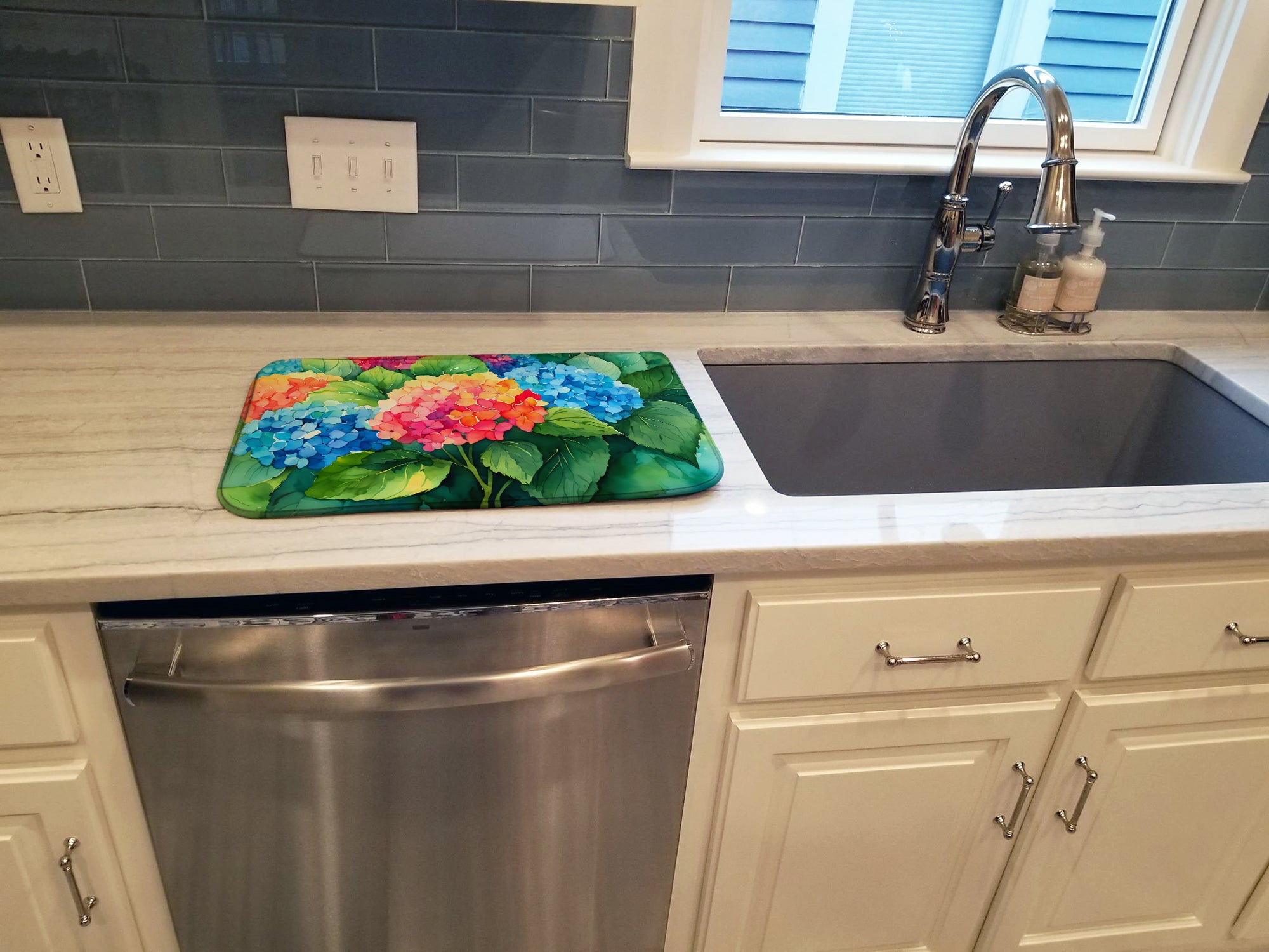 Hydrangeas in Watercolor Dish Drying Mat