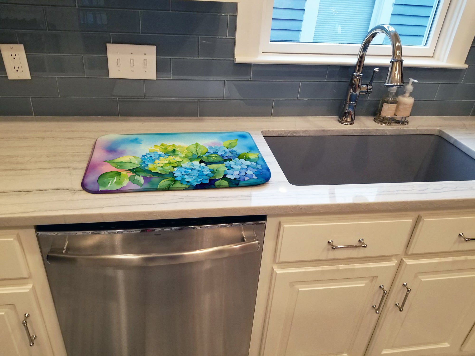 Hydrangeas in Watercolor Dish Drying Mat