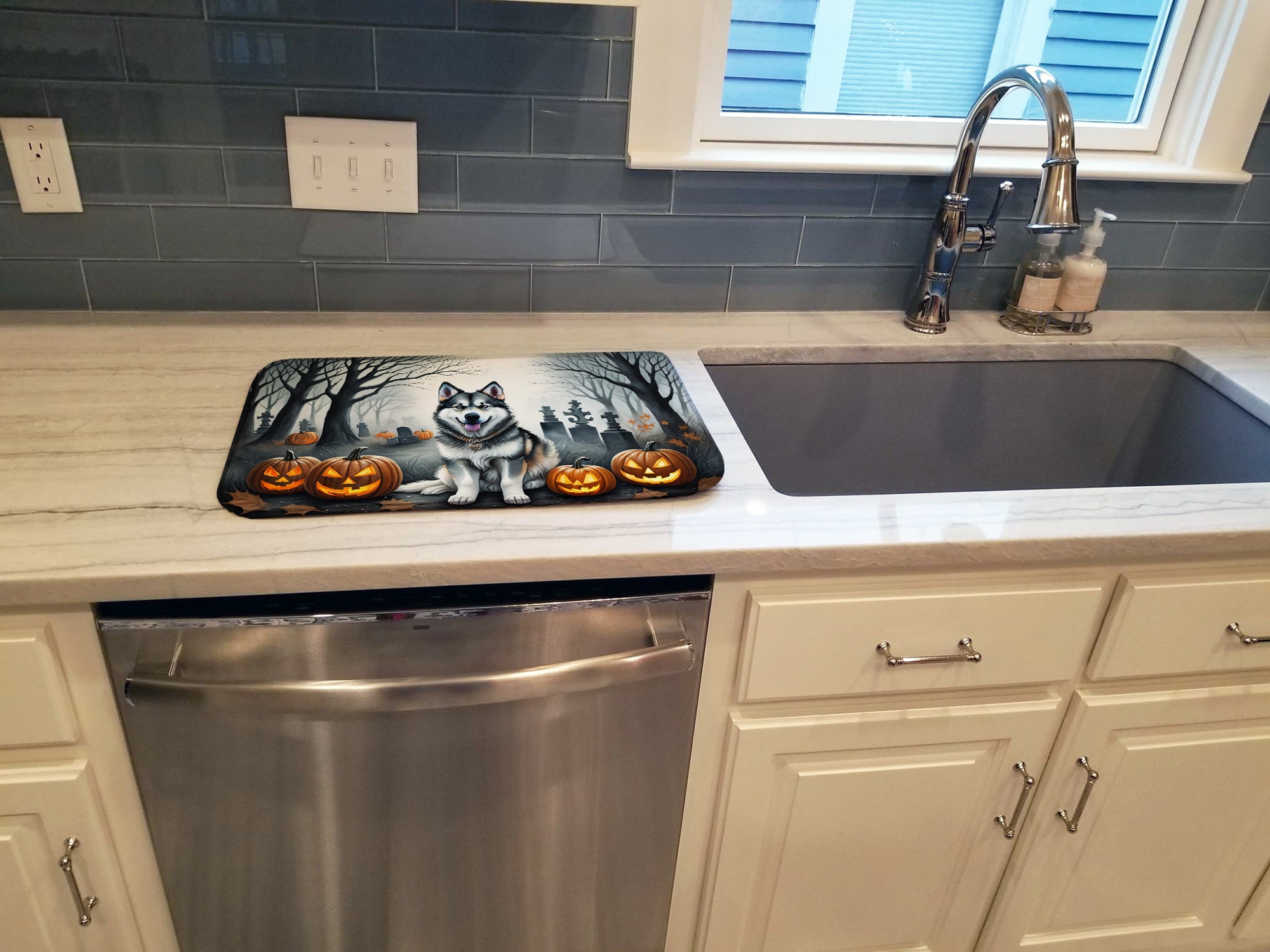 Alaskan Malamute Spooky Halloween Dish Drying Mat