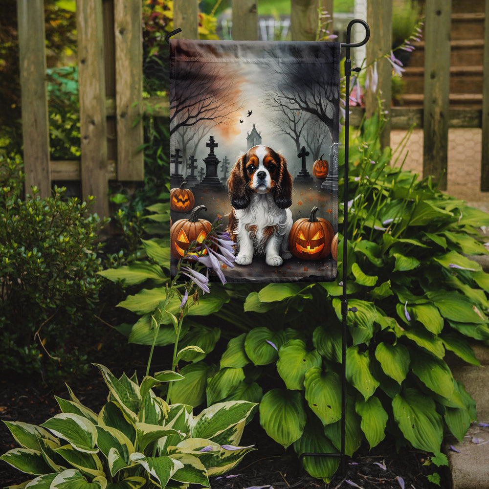 Caroline's Treasures Cavalier Spaniel Spooky Halloween Garden Flag – Dog in Cemetery Scene