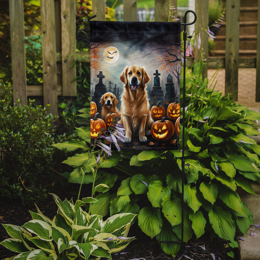 Caroline's Treasures Golden Retriever Spooky Halloween Garden Flag – Dog in Cemetery Scene