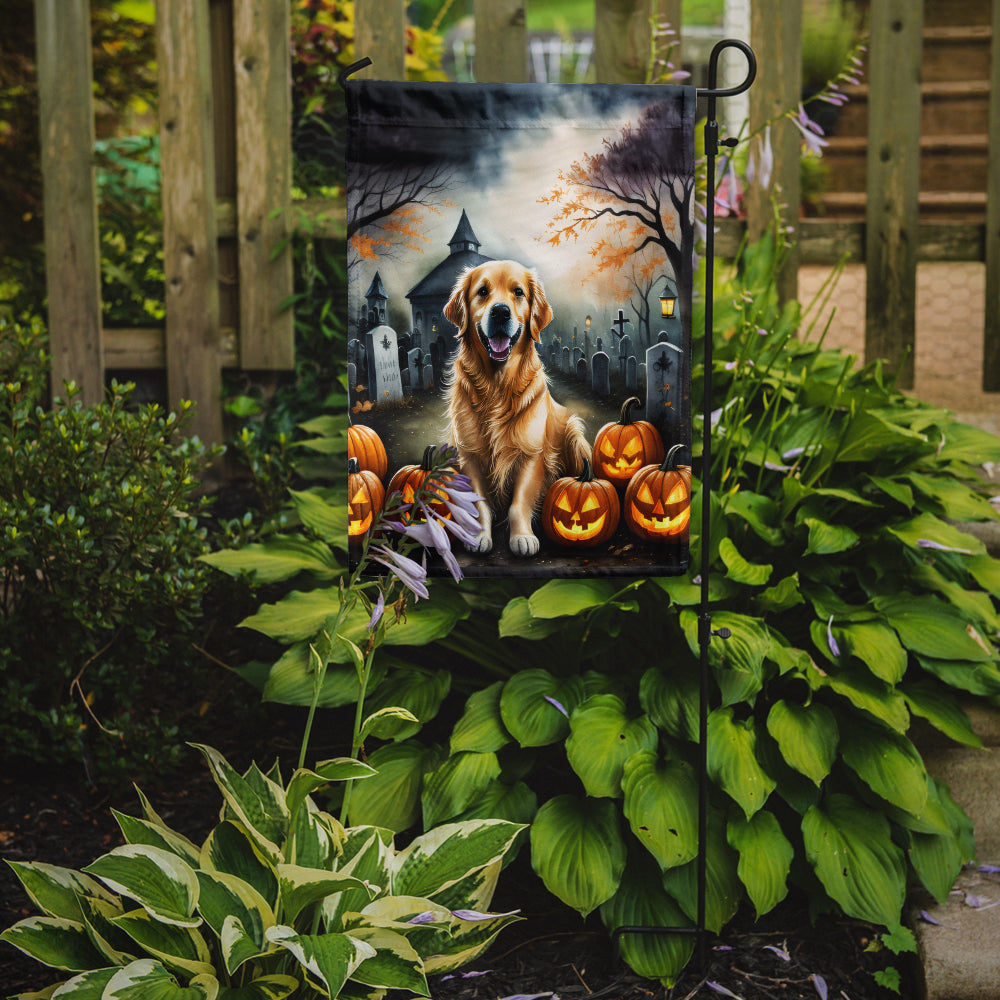 Caroline's Treasures Golden Retriever Spooky Halloween Garden Flag – Dog in Cemetery Scene