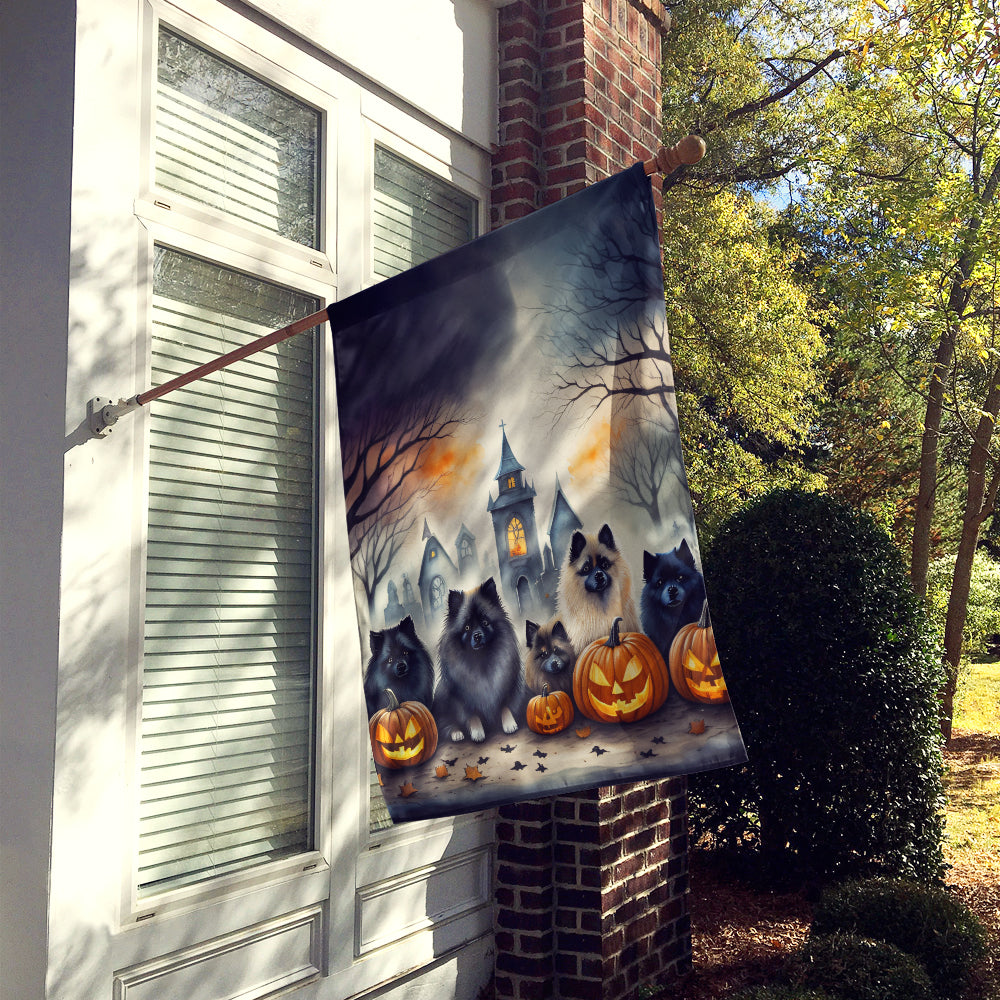 Caroline's Treasures Keeshond Spooky Halloween House Flag