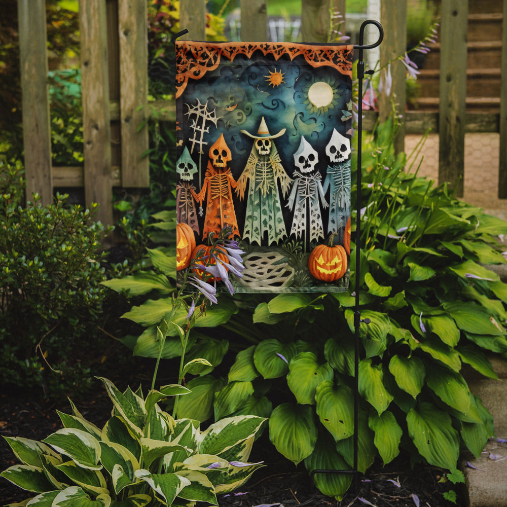 Caroline's Treasures Papel Picado Skeletons Spooky Halloween Garden Flag – Outdoor Decorative Yard Flag