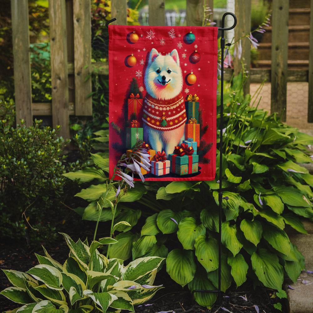 Caroline's Treasures Japanese Spitz Holiday Christmas Garden Flag – Outdoor Decorative Yard Flag
