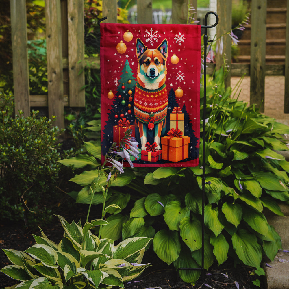 Caroline's Treasures Norwegian Buhund Holiday Christmas Garden Flag – Outdoor Decorative Yard Flag