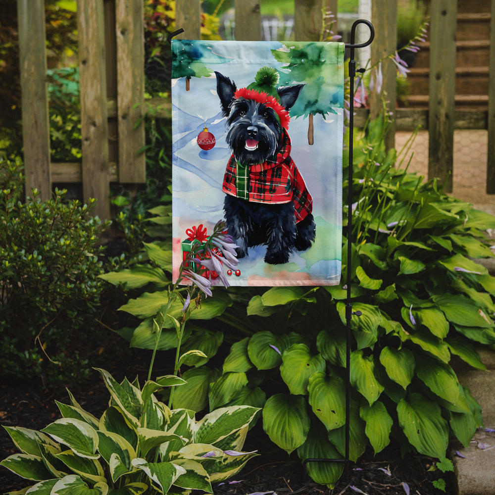 Caroline's Treasures Scottish Terrier Christmas Garden Flag – Cozy Dog Holiday Decor with Tree & Presents