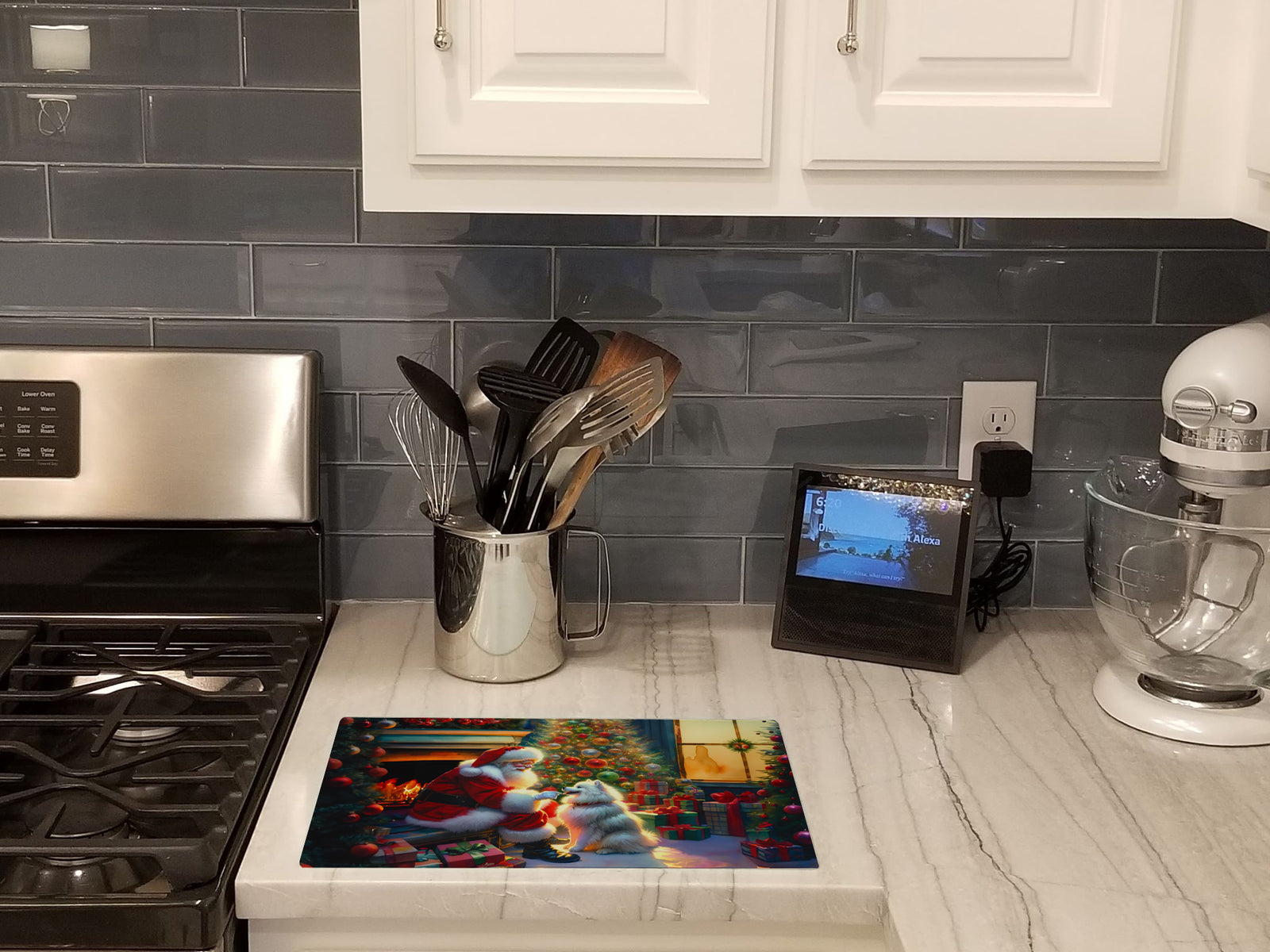 Caroline's Treasures American Eskimo and Santa Claus Glass Cutting Boards – Durable, Decorative Kitchen Art