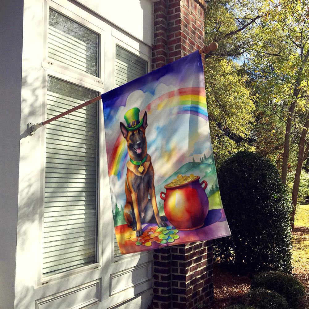 Caroline's Treasures Belgian Malinois St Patrick's Day House Flag