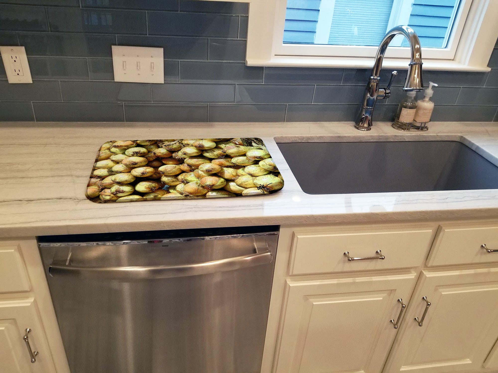Onions by Gary Kwiatek Dish Drying Mat