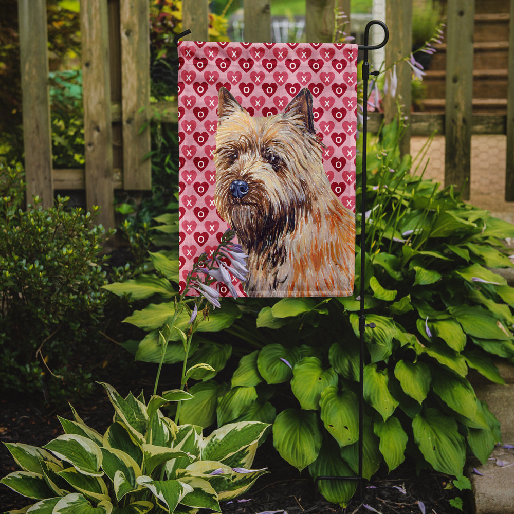 Cairn Terrier Coeurs Amour et Saint Valentin Portrait Drapeau Jardin Taille