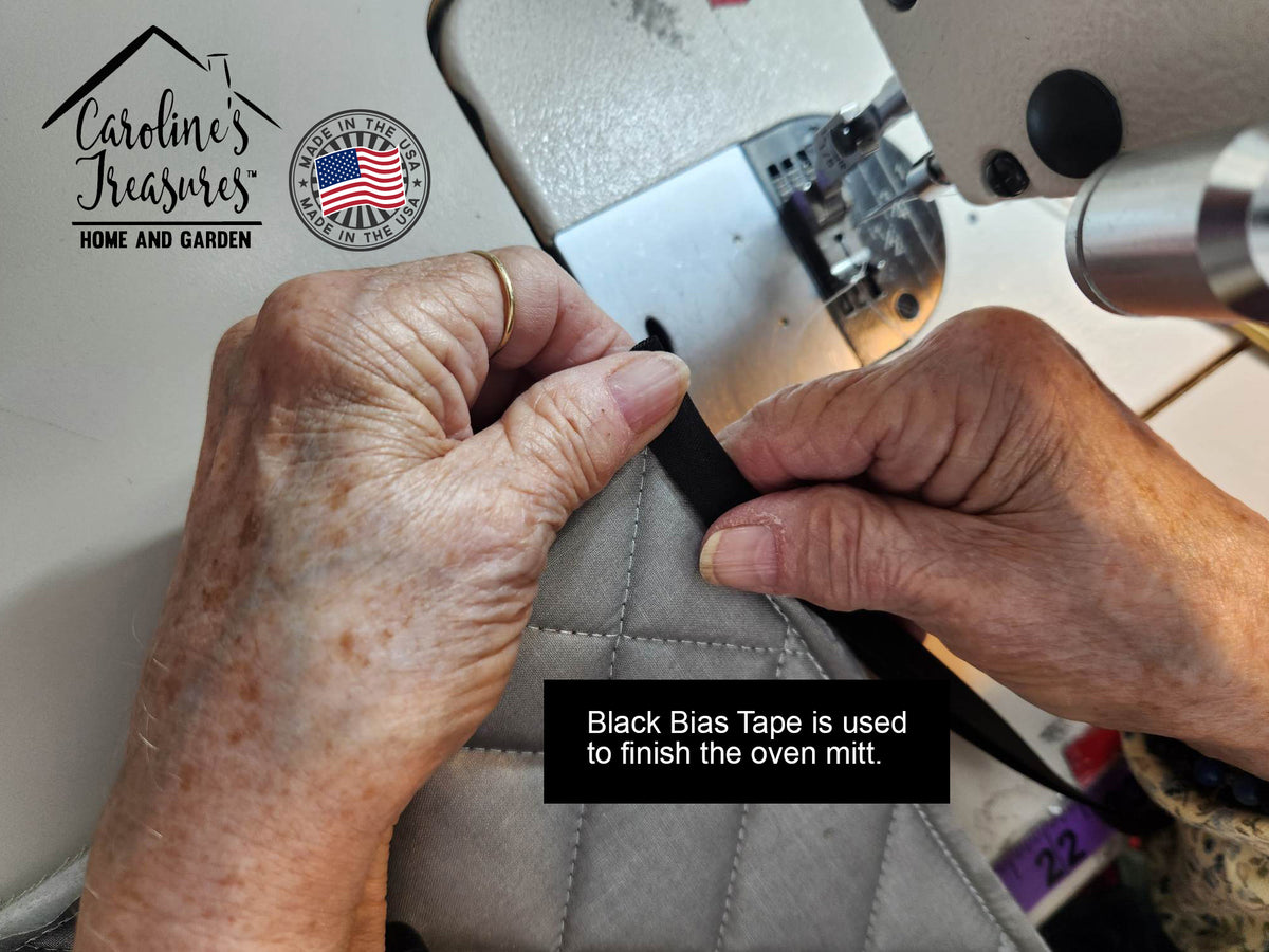 Caroline's Treasures Lots of Black and Whtie Papillon Oven Mitt