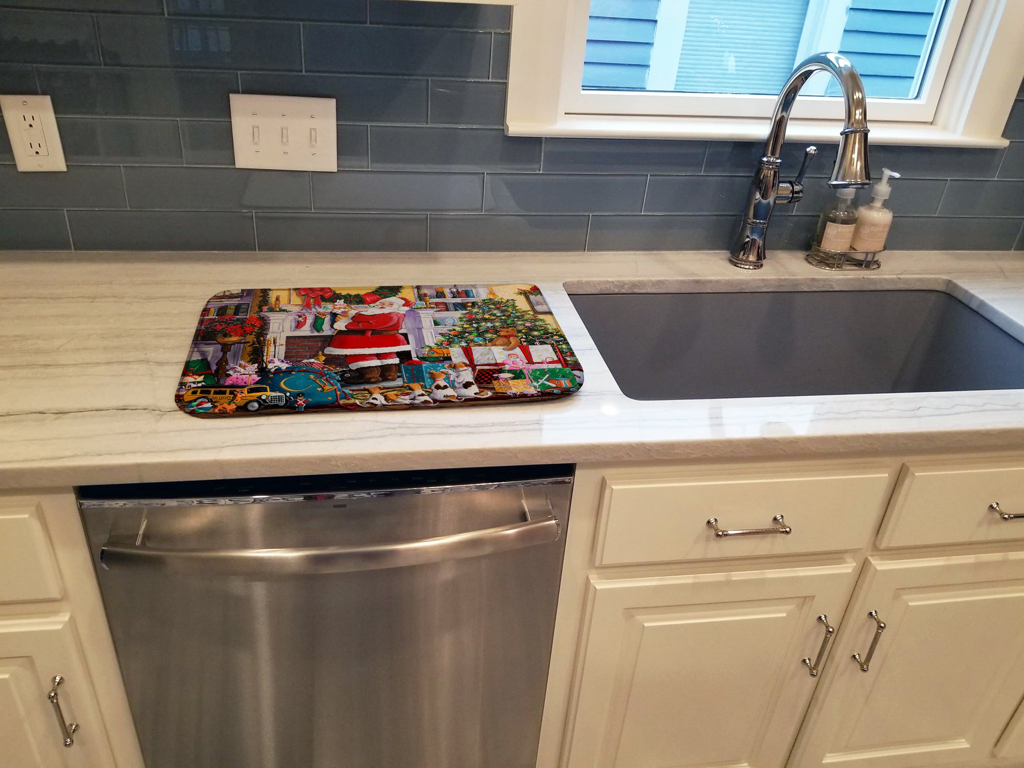 Caroline's Treasures Santa Claus Placing the Presents Dish Drying Mat – Absorbent, Artistic Kitchen Essentials PJH3003DDM