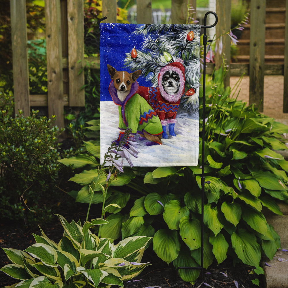 Caroline's Treasures Chihuahua Christmas Snowflakes Garden Flag – Decorative Outdoor Yard Flag PPP3071GF