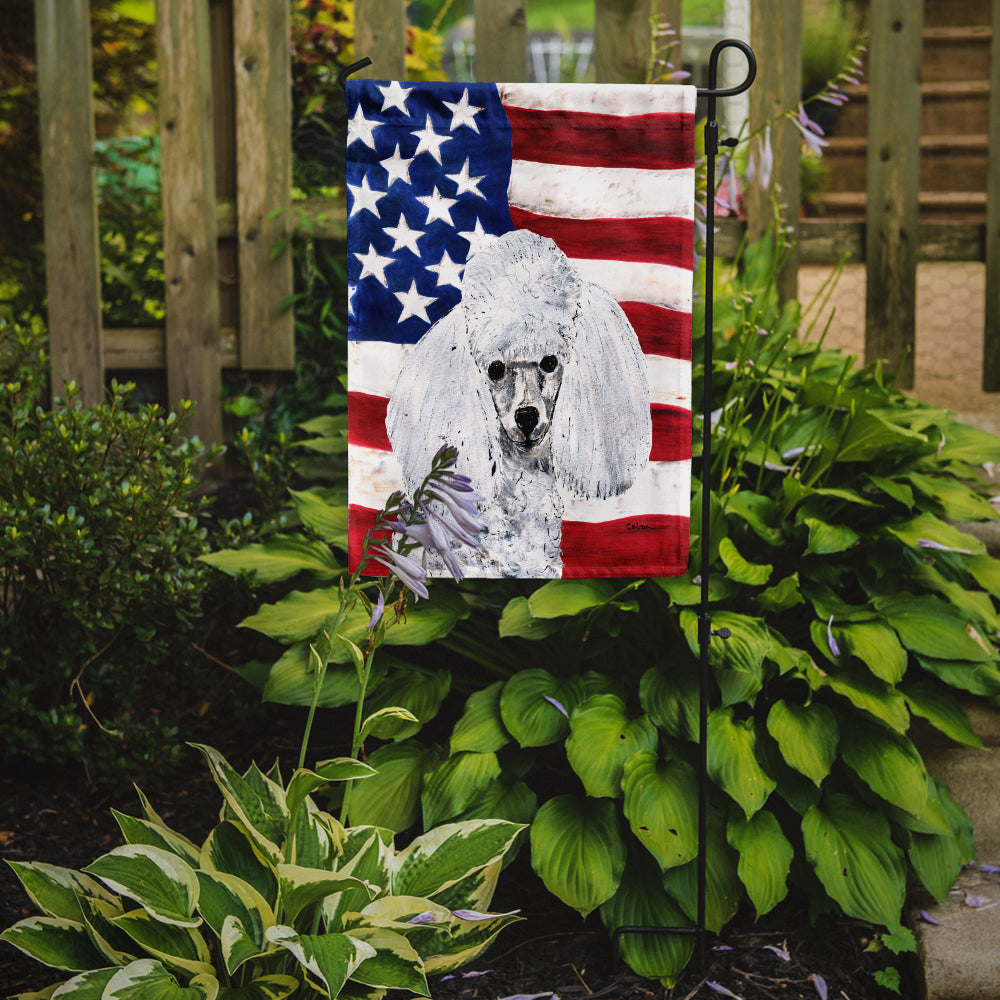 Caniche Toy blanc avec drapeau américain USA Flag Garden Size SC9629GF
