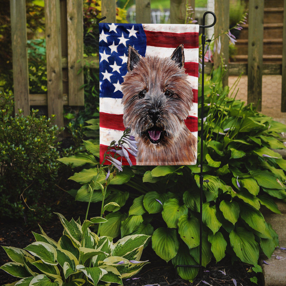 Norwich Terrier avec drapeau américain USA Flag Garden Size SC9638GF