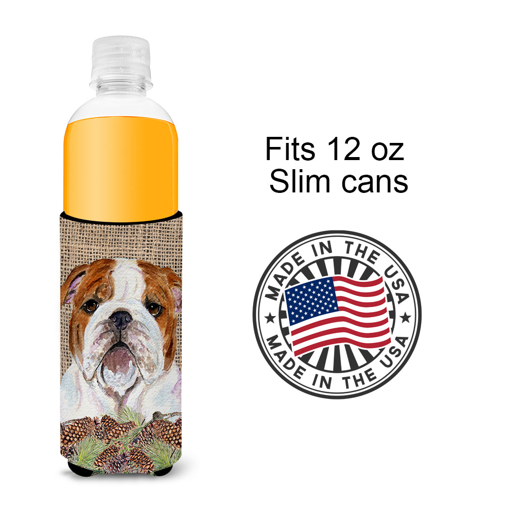 Bulldog English on Faux Burlap with Pine Cones Ultra Beverage Insulators pour canettes minces SS4075MUK