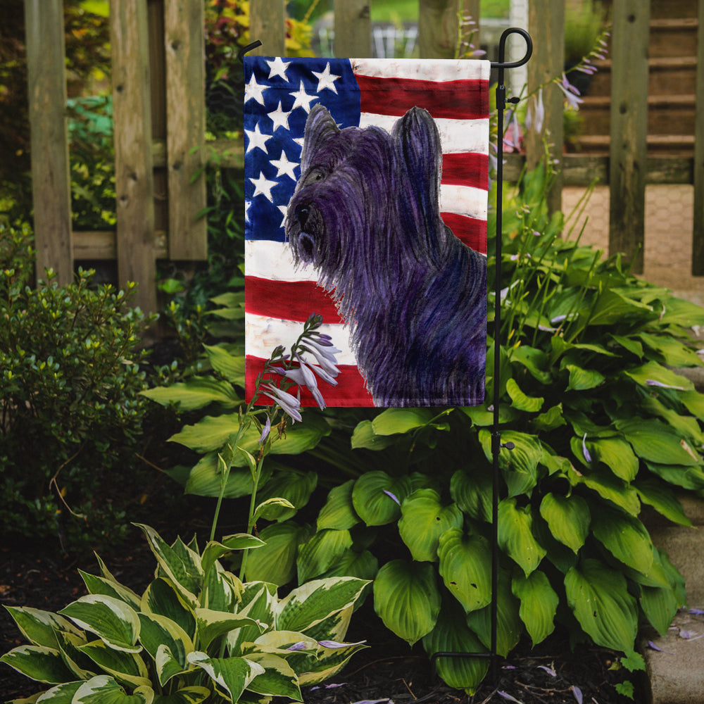Drapeau américain des États-Unis avec la taille du jardin du drapeau Skye Terrier