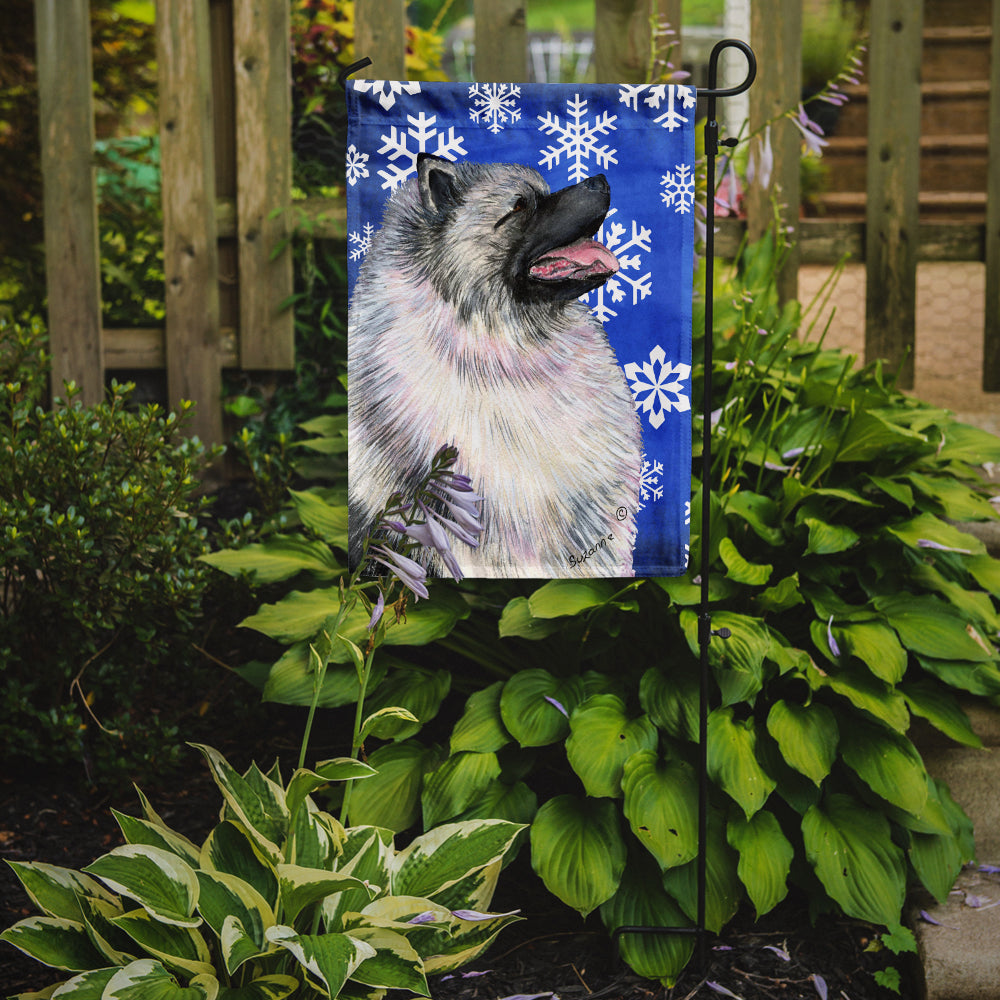 Caroline's Treasures Keeshond Winter Snowflakes Holiday Garden Flag – Decorative Outdoor Yard Flag
