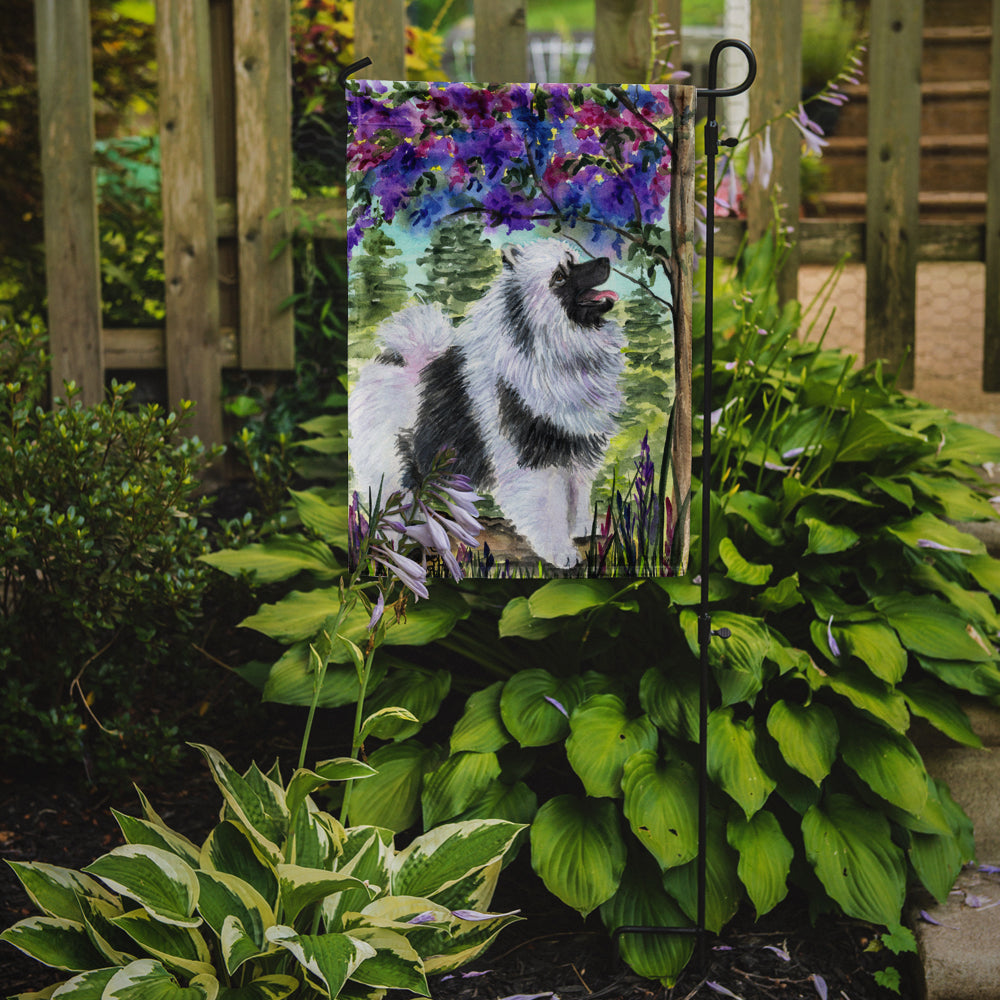 Caroline's Treasures Keeshond Garden Flag – Decorative Outdoor Yard Flag