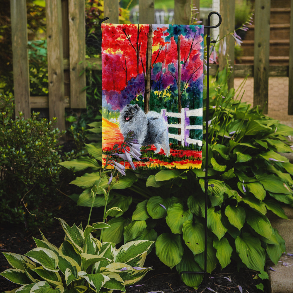 Caroline's Treasures Keeshond Garden Flag - Outdoor Decorative Yard Flag