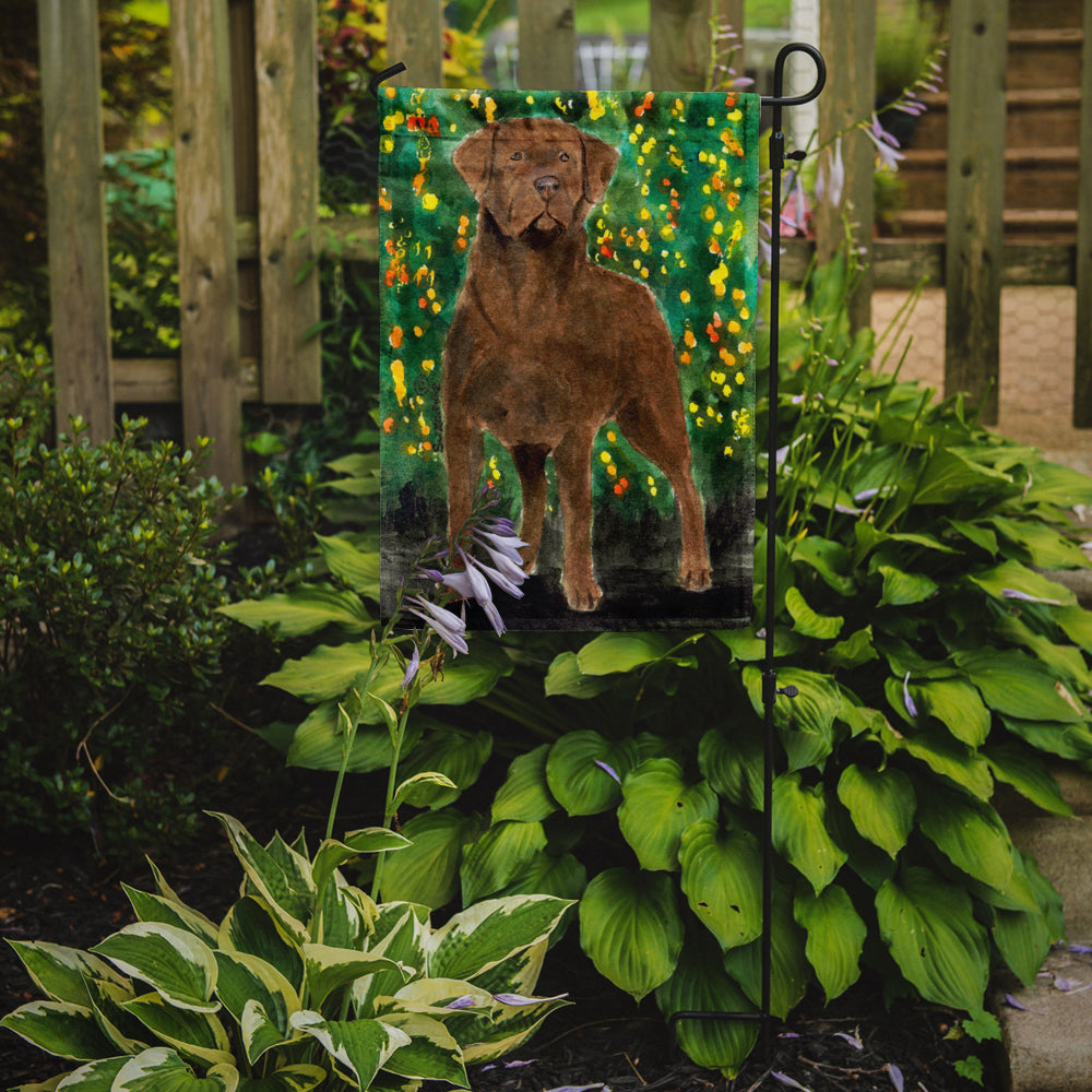 Caroline's Treasures Chesapeake Bay Retriever Garden Flag - Outdoor Decorative Yard Flag