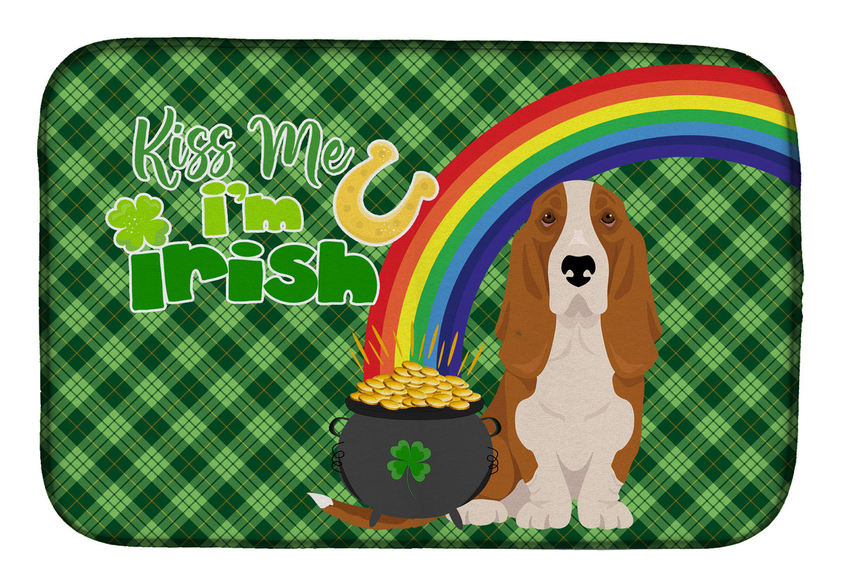 Red and White Tricolor Basset Hound St. Patrick&#39;s Day Dish Drying Mat